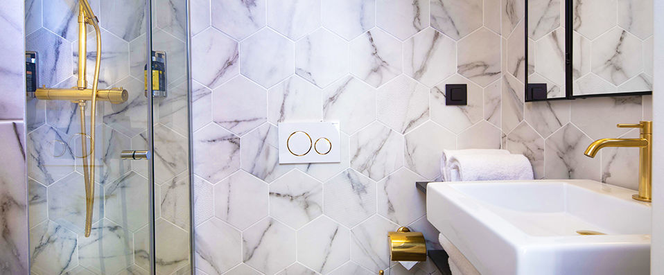 Maxim Folies ★★★ - Last Minute - Chic hotel ideally situated in Paris’ 9th Arrondissement. - Paris, France