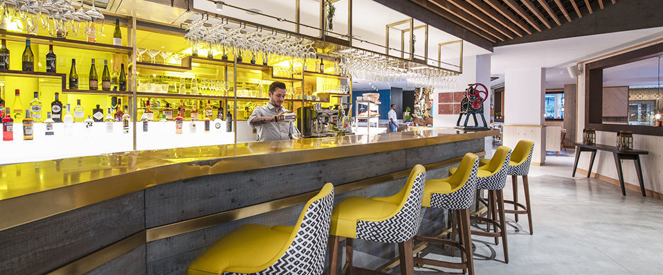 Lincoln Plaza London, Curio Collection by Hilton ★★★★★ & Thames river cruise - A 5-star boutique luxury hotel away from the London crowds. - London, United Kingdom