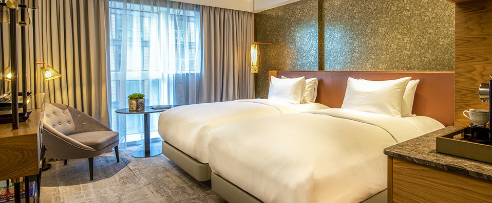 Lincoln Plaza London, Curio Collection by Hilton ★★★★★ & Thames river cruise - A 5-star boutique luxury hotel away from the London crowds. - London, United Kingdom