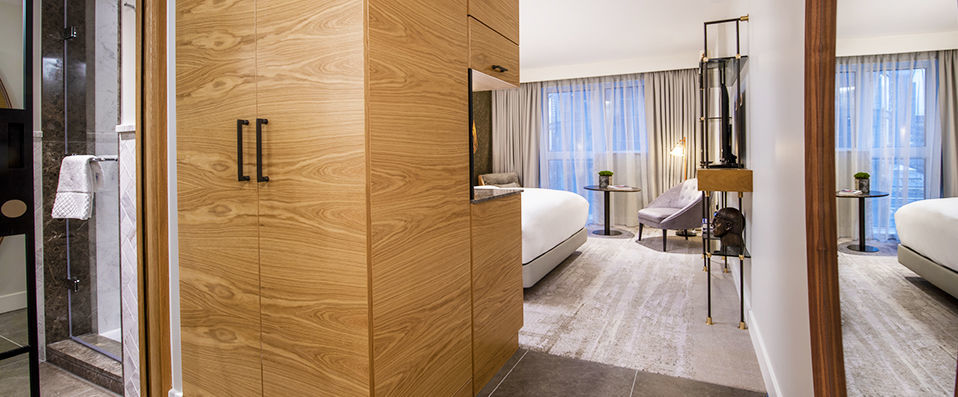 Lincoln Plaza London, Curio Collection by Hilton ★★★★★ & Thames river cruise - A 5-star boutique luxury hotel away from the London crowds. - London, United Kingdom