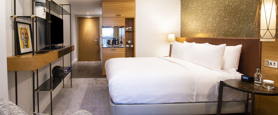 Lincoln Plaza London, Curio Collection by Hilton ★★★★★ & Thames river cruise - A 5-star boutique luxury hotel away from the London crowds. - London, United Kingdom