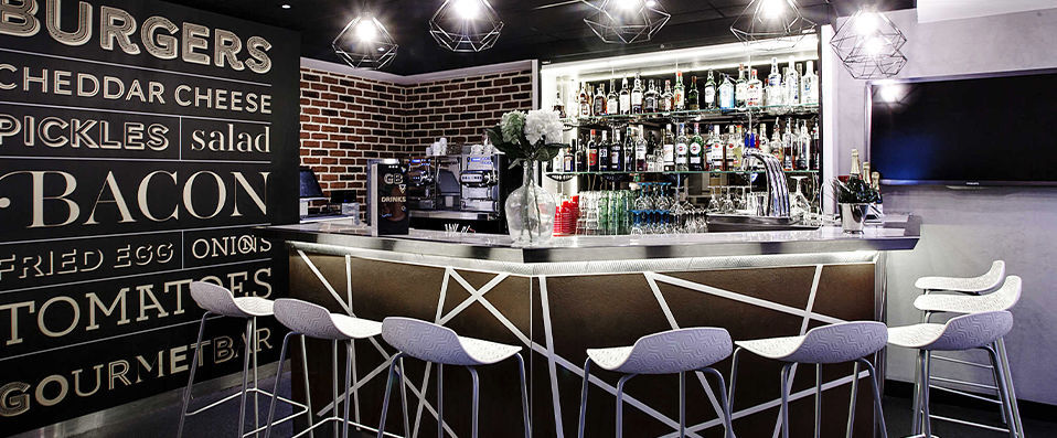 Novotel Toulouse Purpan Aéroport ★★★★ - Last Minute - Live la vie en rose in 'La Ville Rose' on a last-minute to the South of France. - Toulouse, France