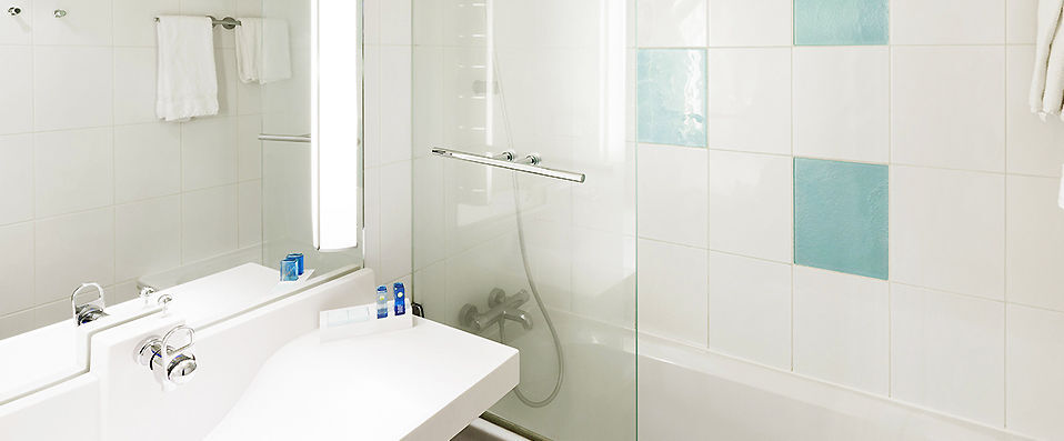 Novotel Toulouse Purpan Aéroport ★★★★ - Last Minute - Live la vie en rose in 'La Ville Rose' on a last-minute to the South of France. - Toulouse, France