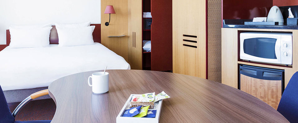 Novotel Suites Nice Aéroport ★★★★ - Last Minute - Convenient hotel by Nice Airport and not far from the Promenade des Anglais. - Nice, France