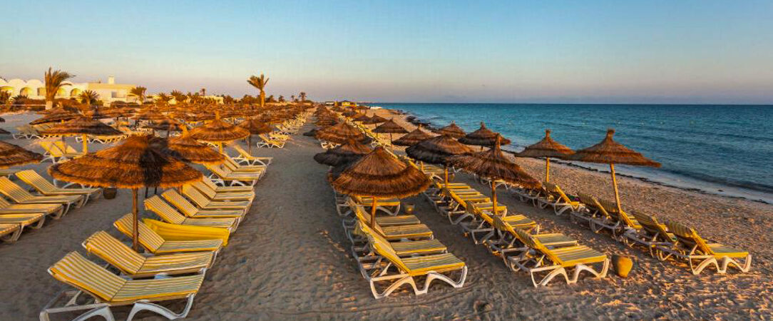 Seabel Rym beach Djerba ★★★★ - White sands and the bright blue Mediterranean Sea on the Djerba coast. - Djerba, Tunisia