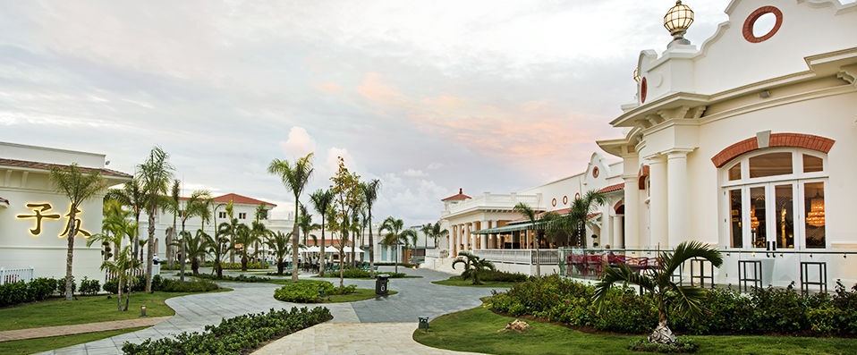 Nickelodeon Hotels & Resorts Punta Cana ★★★★★  - Gourmet All Inclusive by Karisma - Profitez d’un séjour hors du commun dans l’univers animé de Nickelodeon, l'idéal pour profiter en famille. - Punta Cana, Dominican Republic
