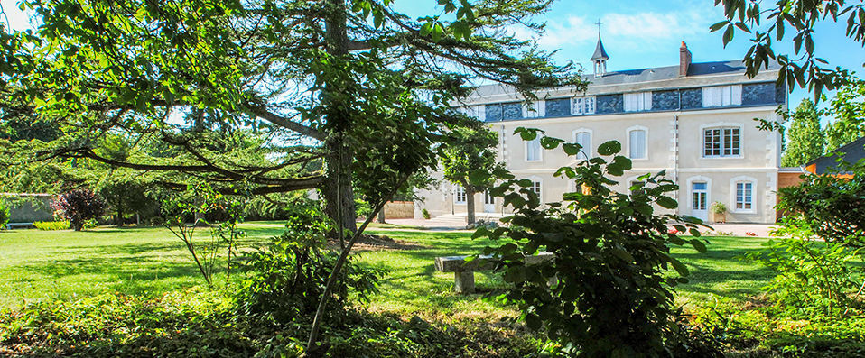 The Haut des Lys - Live the full chateau experience within the beautiful gardens of the Haut de Lys. - Centre-Val de Loire, France