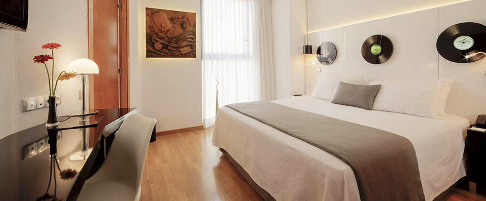 Evenia Rocafort - Stylish design and an excellent location in beautiful Barcelona. - Barcelona, Spain