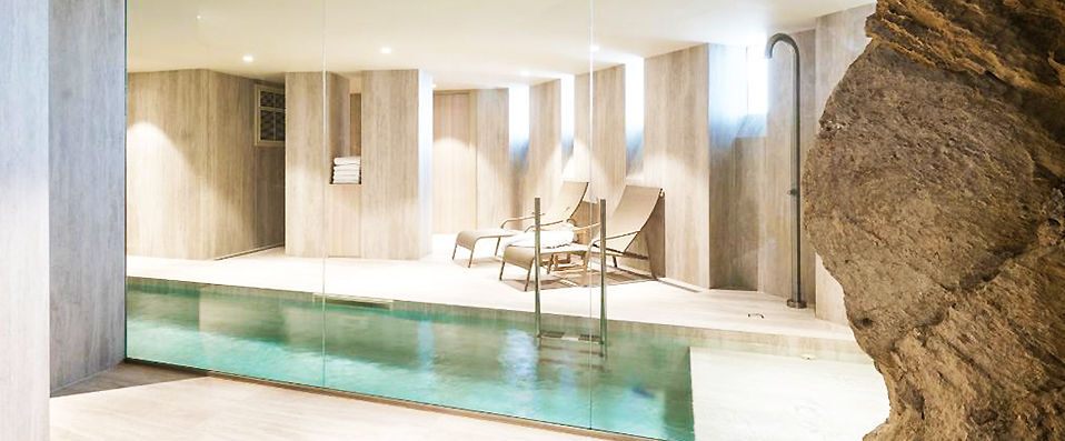 Les Bords De Mer ★★★★ - Sea centred luxury in a stylish setting. - Marseille, France