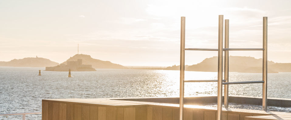 Les Bords De Mer ★★★★ - Sea centred luxury in a stylish setting. - Marseille, France