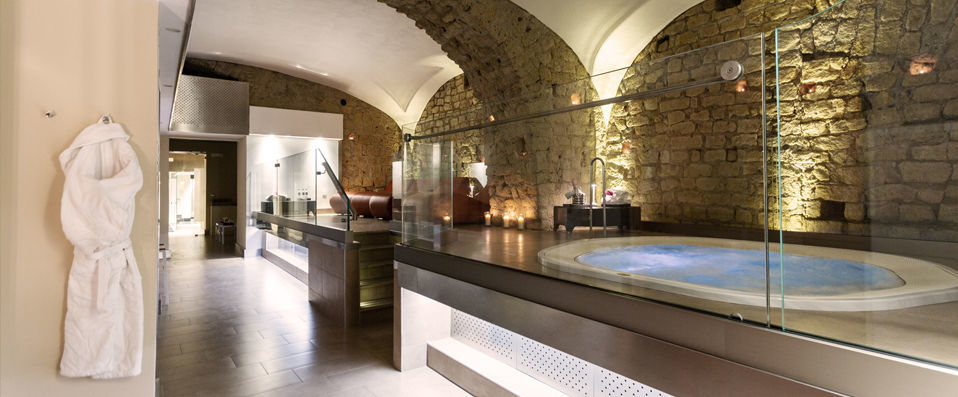Palazzo Caracciolo Napoli MGallery by Sofitel ★★★★ - History and contemporary comforts combine for Neopolitan palatial elegance. - Naples, Italy