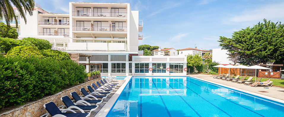 Hotel Alga ★★★★ - Seaside sanctuary minutes from one of Spain’s prettiest bays. - Costa Brava, Spain