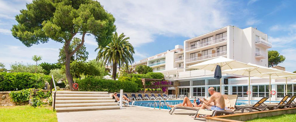 Hotel Alga ★★★★ - Seaside sanctuary minutes from one of Spain’s prettiest bays. - Costa Brava, Spain