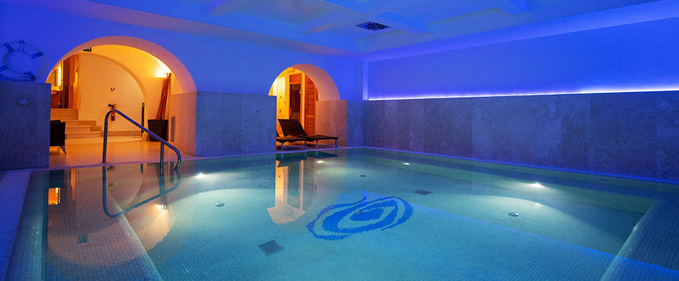 Luxe Rose Garden Hotel ★★★★ - Sophisticated design and spa located in a rose garden in Rome. - Rome, Italy