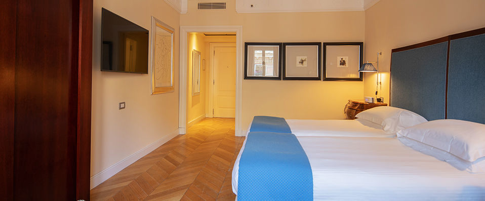 Luxe Rose Garden Hotel ★★★★ - Sophisticated design and spa located in a rose garden in Rome. - Rome, Italy