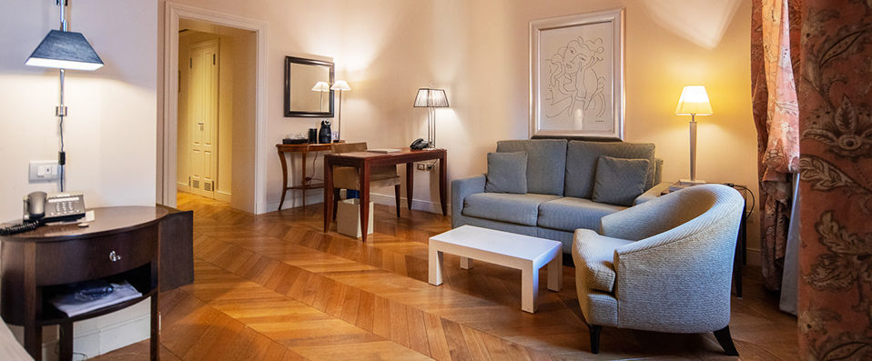 Luxe Rose Garden Hotel ★★★★ - Sophisticated design and spa located in a rose garden in Rome. - Rome, Italy