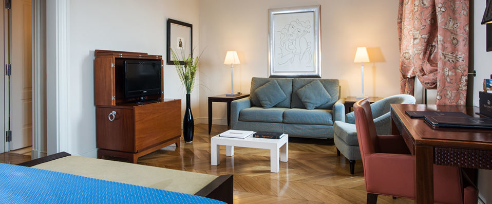 Luxe Rose Garden Hotel ★★★★ - Sophisticated design and spa located in a rose garden in Rome. - Rome, Italy