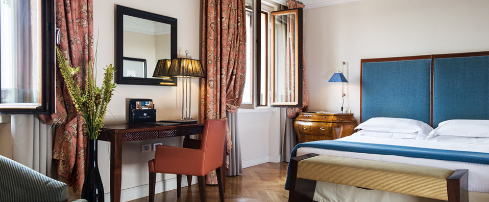 Luxe Rose Garden Hotel ★★★★ - Sophisticated design and spa located in a rose garden in Rome. - Rome, Italy
