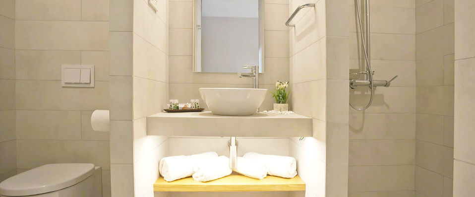Ona Hotels Sóller Bay - Adults Only ★★★★ - Sample Mallorca’s laid-back lifestyle with views over Soller Bay. - Palma de Mallorca, Spain