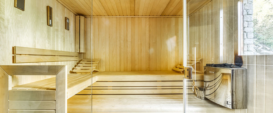Chalet Raven ★★★★ - Intimate chalet setting at the foot of the best skiing in the Alps. - Tignes, France