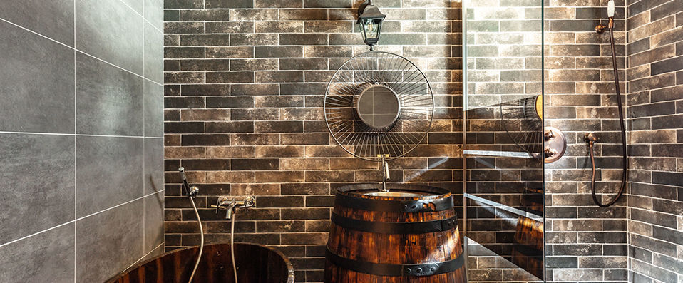 Chalet Raven ★★★★ - Intimate chalet setting at the foot of the best skiing in the Alps. - Tignes, France