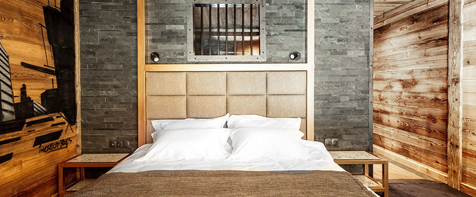 Chalet Raven ★★★★ - Intimate chalet setting at the foot of the best skiing in the Alps. - Tignes, France