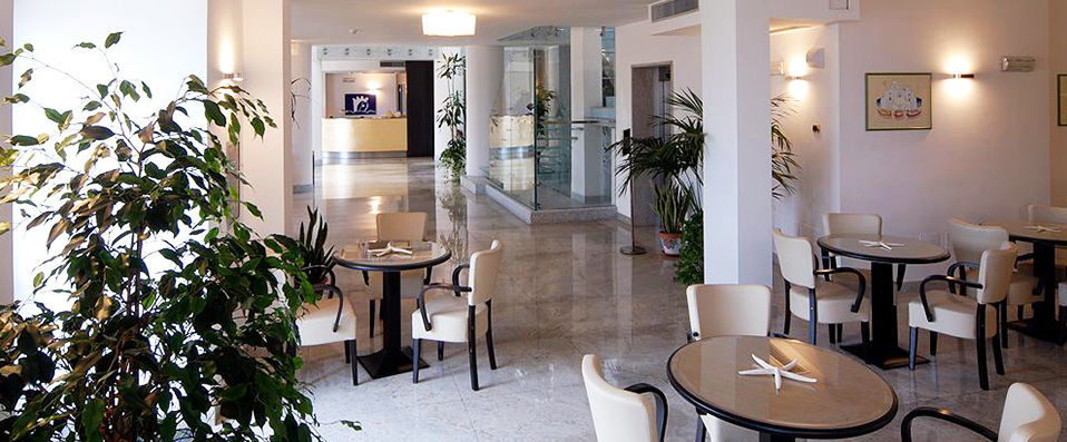 Hotel Villa Carolina ★★★★ - Discover the Italian ‘dolce vita’ during a peaceful retreat. - Naples, Italy