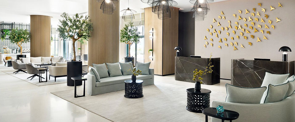 Vida Emirates Hills ★★★★ - A chic escape, overlooking a golf course, in an exclusive neighbourhood. - Dubai, United Arab Emirates