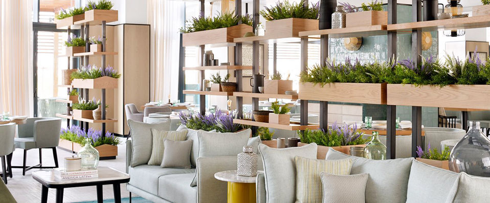 Vida Emirates Hills ★★★★ - A chic escape, overlooking a golf course, in an exclusive neighbourhood. - Dubai, United Arab Emirates