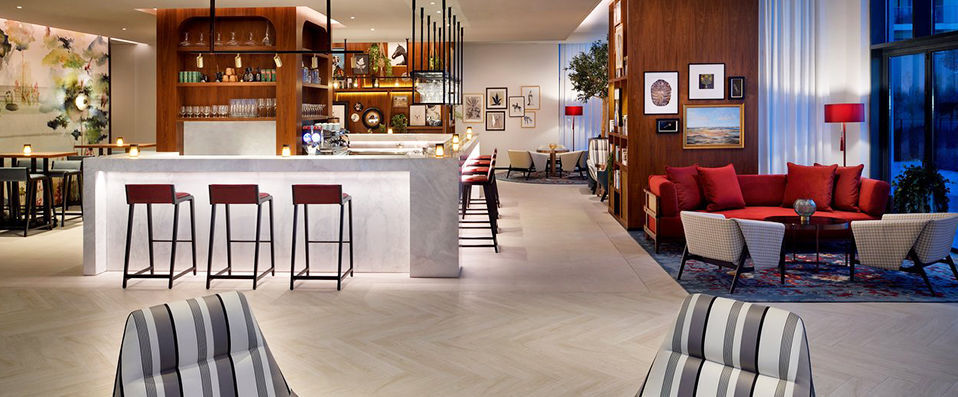 Vida Emirates Hills ★★★★ - A chic escape, overlooking a golf course, in an exclusive neighbourhood. - Dubai, United Arab Emirates