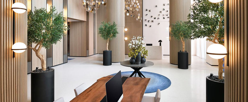 Vida Emirates Hills ★★★★ - A chic escape, overlooking a golf course, in an exclusive neighbourhood. - Dubai, United Arab Emirates