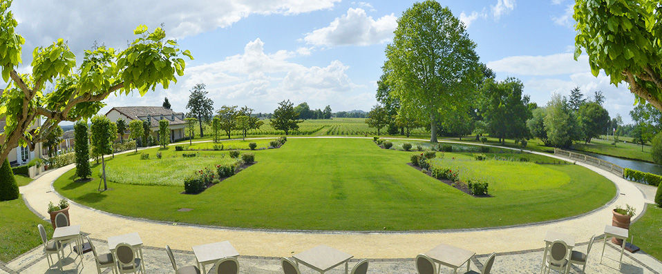 Château Hôtel Grand Barrail ★★★★★ - <font color="#a4374a">VeryExtra:</font>five-star stay + visite to a Saint-Emilion Grand Cru Classified winery - Saint-Émilion, France