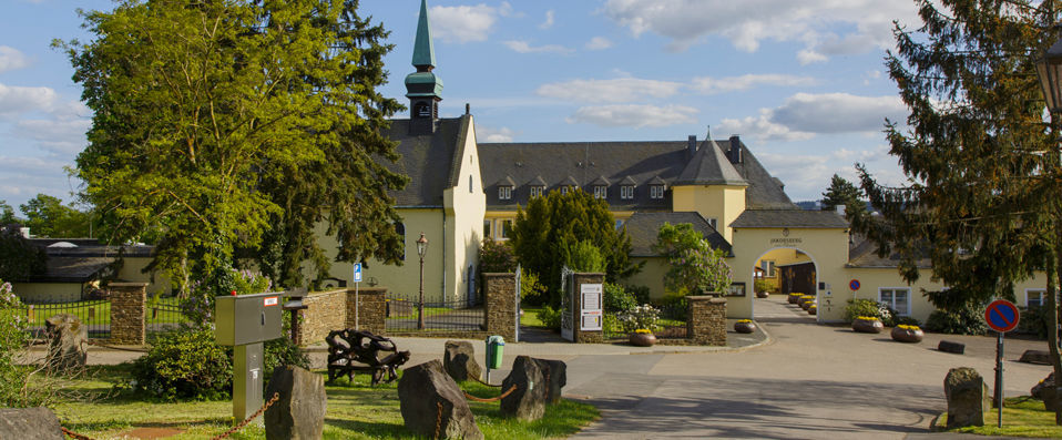 Klostergut Jakobsberg ★★★★ - Tee off your holiday with incredible views over the Rhine Valley. - Boppard, Germany