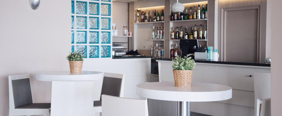 Hotel Monterrey Roses by Pierre & Vacances ★★★★ - An authentic seafront stay in the peaceful town of Roses. - Roses, Spain