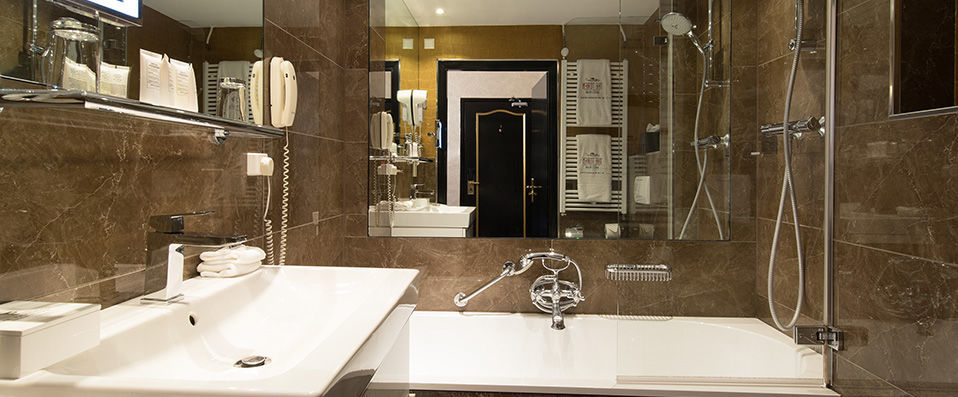 Hotel The Toren ★★★★ - Séjour à Amsterdam dans un hôtel au charme unique. - Amsterdam, Pays-Bas