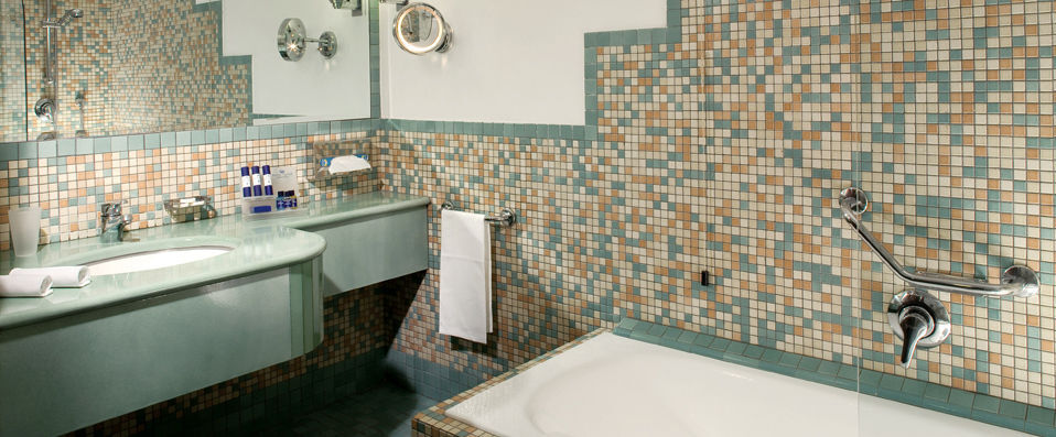 Hotel Royal Continental ★★★★ - Treat your taste buds and eyes to the incredible city of Naples - Naples, Italy
