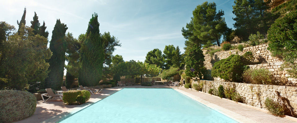 Abbaye de Sainte Croix ★★★★ - Soleil & sérénité au cœur de 20 hectares de pinède et de garrigue. - Salon-de-Provence, France