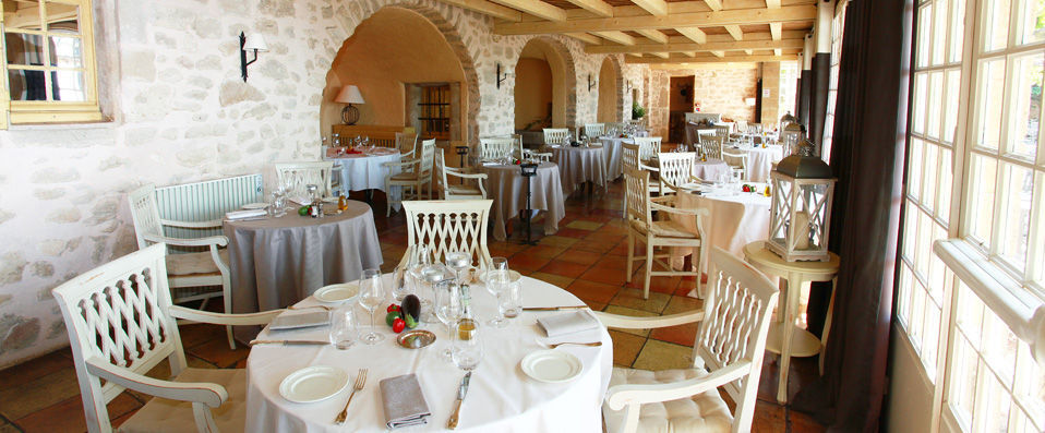 Abbaye de Sainte Croix ★★★★ - Soleil & sérénité au cœur de 20 hectares de pinède et de garrigue. - Salon-de-Provence, France