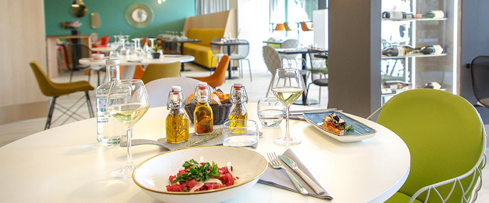 Mercure Cavaillon ★★★★ - Last Minute - Luscious green surroundings in the French town of Cavaillon. - Luberon, France