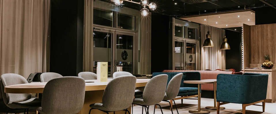 Novotel Angers Centre Gare ★★★★ - Last minute - Splashes of colour in this newly opened hotel. - Angers, France