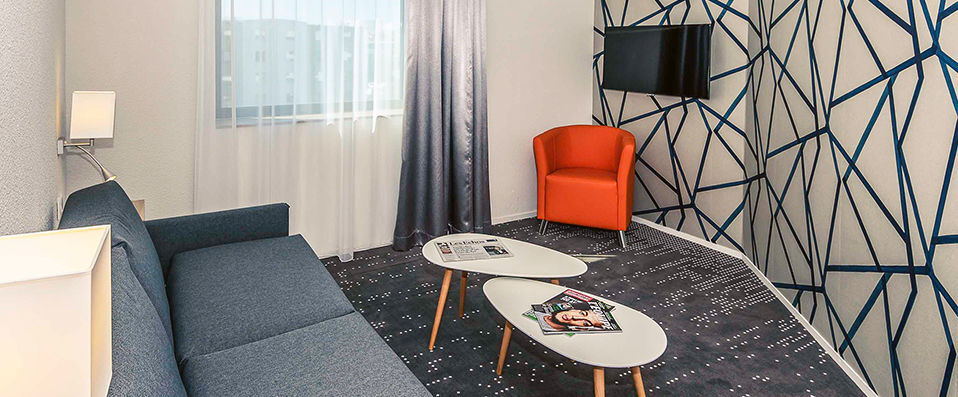 Mercure Poitiers Centre near Futuroscope ★★★★ - Last minute - A fun and vibrant hotel in the Futuroscope Technopole. - Nouvelle-Aquitaine, France