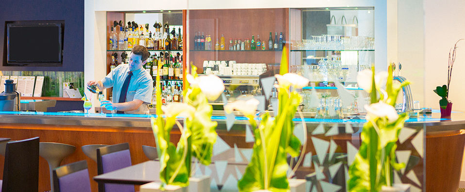 Novotel Poitiers Site du Futuroscope ★★★★ - Last minute - A fun and vibrant hotel in the Futuroscope Technopole. - Futuroscope, France