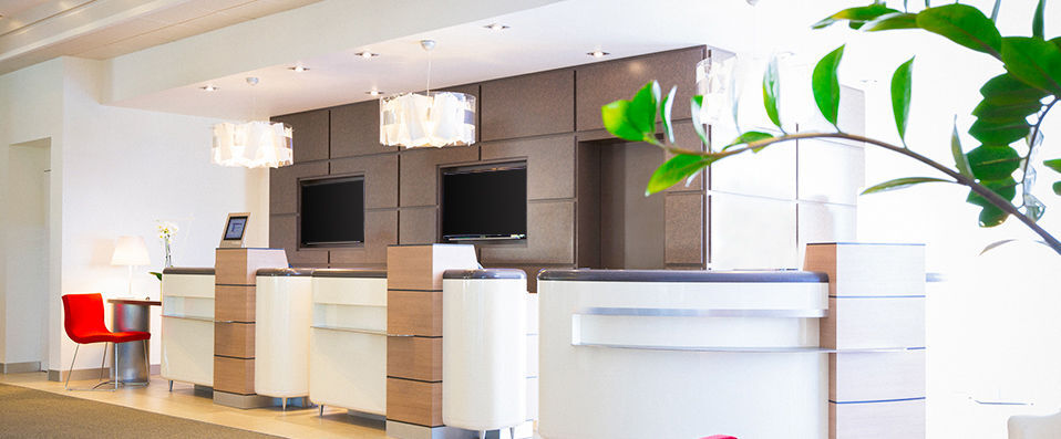 Novotel Poitiers Site du Futuroscope ★★★★ - Last minute - A fun and vibrant hotel in the Futuroscope Technopole. - Futuroscope, France