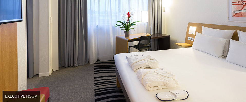 Novotel Poitiers Site du Futuroscope ★★★★ - Last minute - A fun and vibrant hotel in the Futuroscope Technopole. - Futuroscope, France