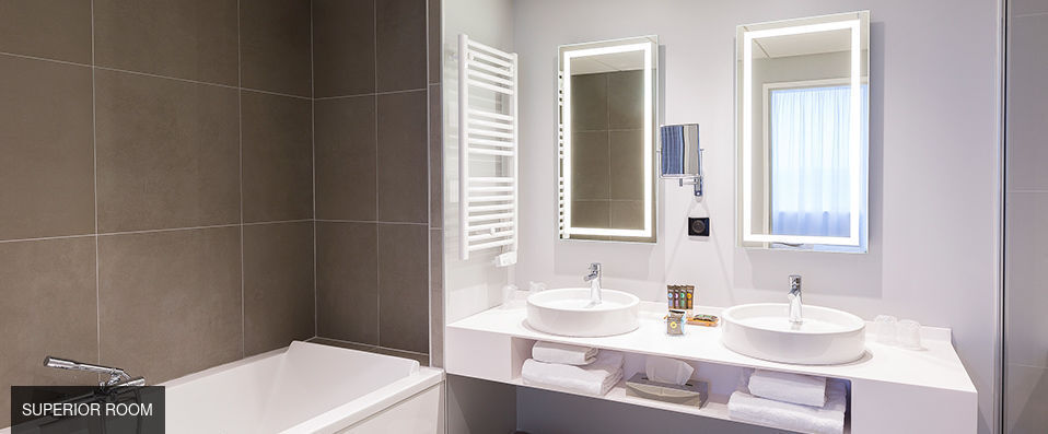 Novotel Poitiers Site du Futuroscope ★★★★ - Last minute - A fun and vibrant hotel in the Futuroscope Technopole. - Futuroscope, France