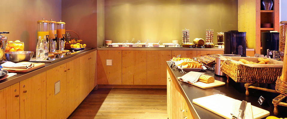 Mercure Chamonix Centre ★★★★ - Last Minute - Rustic chalet-style rooms nestled in a wintry paradise. - Chamonix, France