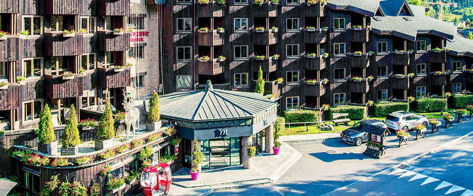 Mercure Chamonix Centre ★★★★ - Last Minute - Rustic chalet-style rooms nestled in a wintry paradise. - Chamonix, France