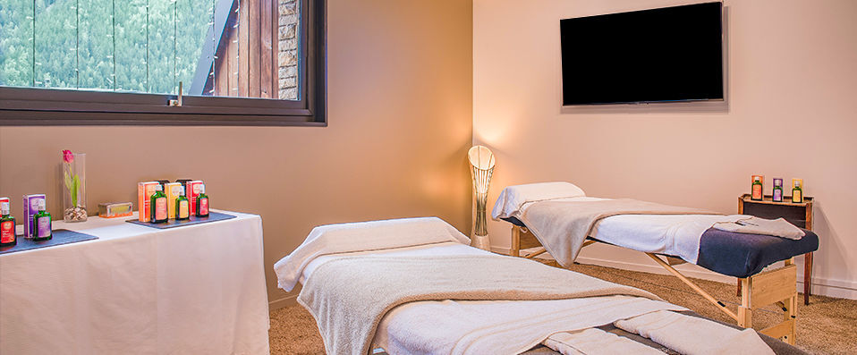 Mercure Chamonix Centre ★★★★ - Last Minute - Rustic chalet-style rooms nestled in a wintry paradise. - Chamonix, France