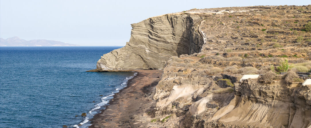 Colombos Beachfront - Santorini's seaside oasis: where waves meet luxury. - Santorini, Greece