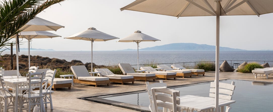 Colombos Beachfront - Santorini's seaside oasis: where waves meet luxury. - Santorini, Greece